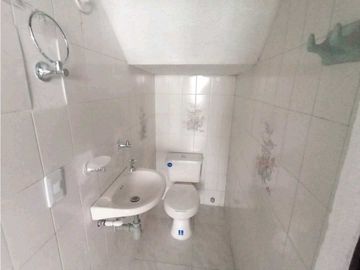 SE VENDE Casa Unifamiliar de 3 Niveles en Colinas del Sur / JV