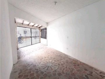 SE VENDE Casa Unifamiliar de 3 Niveles en Colinas del Sur / JV
