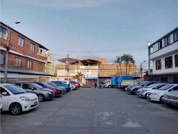 SE VENDE Casa Unifamiliar de 3 Niveles en Colinas del Sur / JV