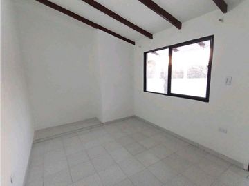 SE VENDE Casa Unifamiliar de 3 Niveles en Colinas del Sur / JV