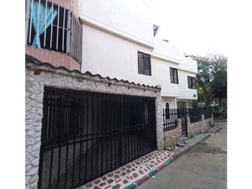 SE VENDE Casa Unifamiliar de 3 Niveles en Colinas del Sur / JV