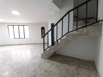 SE VENDE Casa Unifamiliar de 3 Niveles en Colinas del Sur / JV