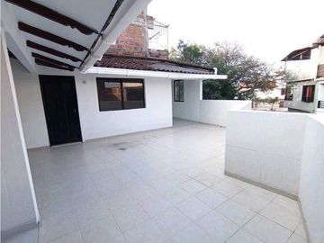 SE VENDE Casa Unifamiliar de 3 Niveles en Colinas del Sur / JV