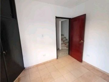 SE VENDE Casa Unifamiliar de 3 Niveles en Colinas del Sur / JV
