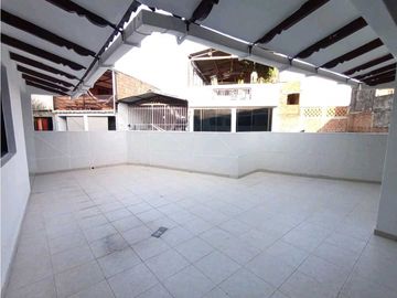 SE VENDE Casa Unifamiliar de 3 Niveles en Colinas del Sur / JV