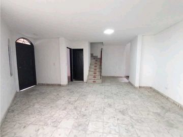 SE VENDE Casa Unifamiliar de 3 Niveles en Colinas del Sur / JV