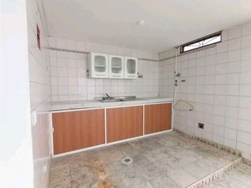 SE VENDE Casa Unifamiliar de 3 Niveles en Colinas del Sur / JV
