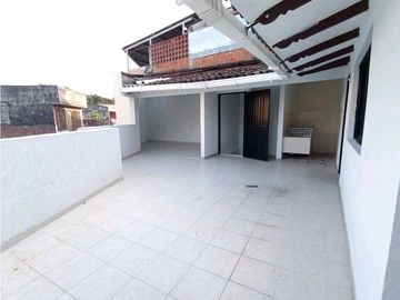 SE VENDE Casa Unifamiliar de 3 Niveles en Colinas del Sur / JV