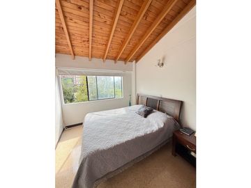 HERMOSA CASA EN VENTA EN ENVIGADO SECTOR LA SEBASTIANA
