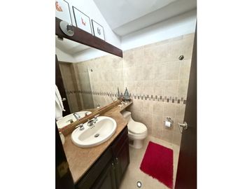 HERMOSA CASA EN VENTA EN ENVIGADO SECTOR LA SEBASTIANA