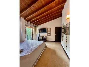 HERMOSA CASA EN VENTA EN ENVIGADO SECTOR LA SEBASTIANA