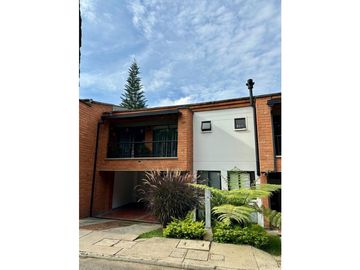 HERMOSA CASA EN VENTA EN ENVIGADO SECTOR LA SEBASTIANA