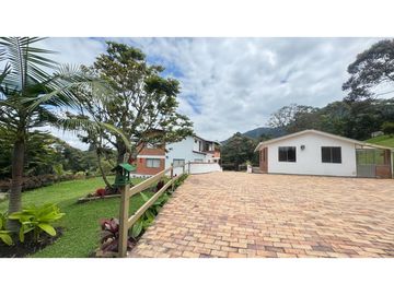 Casa campestre en venta sector el Canadá via san Antonio la ceja LDC