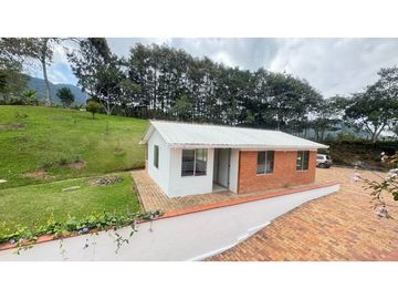 Casa campestre en venta sector el Canadá via san Antonio la ceja LDC