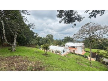 Casa campestre en venta sector el Canadá via san Antonio la ceja LDC