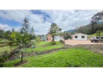 Casa campestre en venta sector el Canadá via san Antonio la ceja LDC