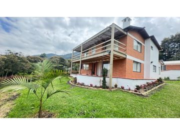 Casa campestre en venta sector el Canadá via san Antonio la ceja LDC