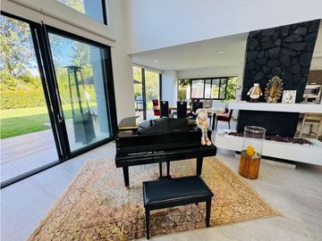 HERMOSA CASA EN LLANOGRANDE RIONEGRO SECTOR CLUB CAMPESTRE