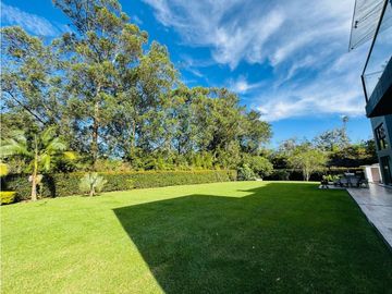 HERMOSA CASA EN LLANOGRANDE RIONEGRO SECTOR CLUB CAMPESTRE