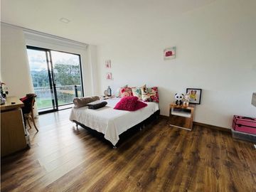 HERMOSA CASA EN LLANOGRANDE RIONEGRO SECTOR CLUB CAMPESTRE