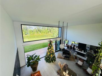 HERMOSA CASA EN LLANOGRANDE RIONEGRO SECTOR CLUB CAMPESTRE