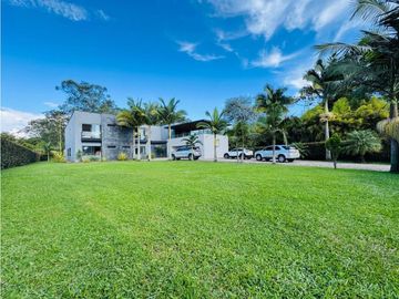 HERMOSA CASA EN LLANOGRANDE RIONEGRO SECTOR CLUB CAMPESTRE