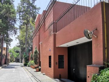 Preciosa Casa en Condominio en La Florida