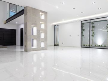 RESIDENCIA MINIMALISTA EN BOSQUES DEL LAGO