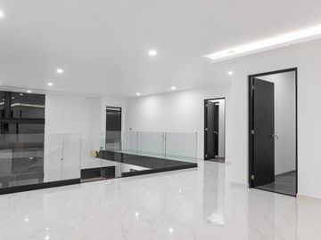 RESIDENCIA MINIMALISTA EN BOSQUES DEL LAGO
