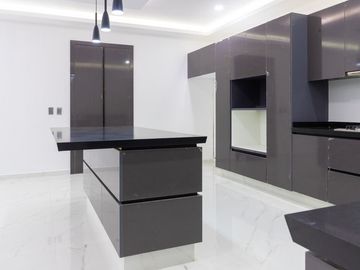 RESIDENCIA MINIMALISTA EN BOSQUES DEL LAGO