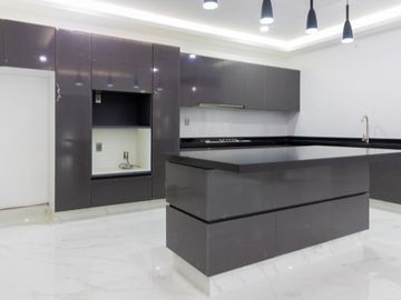 RESIDENCIA MINIMALISTA EN BOSQUES DEL LAGO
