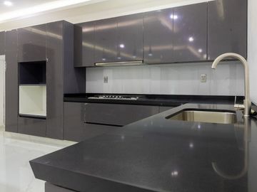 RESIDENCIA MINIMALISTA EN BOSQUES DEL LAGO