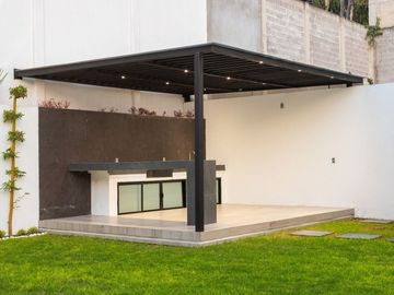RESIDENCIA MINIMALISTA EN BOSQUES DEL LAGO