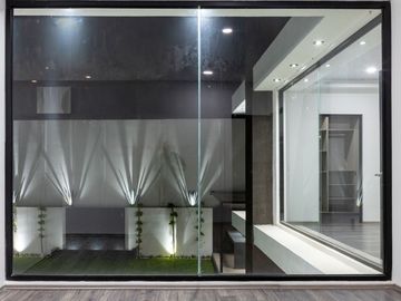RESIDENCIA MINIMALISTA EN BOSQUES DEL LAGO