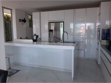 IBAGUÉ - VENTA DE CASA EXCLUSIVA EN EL VERGEL