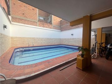CASA EN VENTA UNIFAMILIAR  CON PISCINA EN EL VELODROMO.