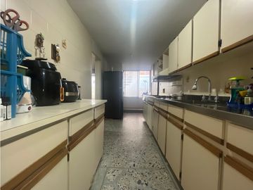 CASA EN VENTA UNIFAMILIAR  CON PISCINA EN EL VELODROMO.