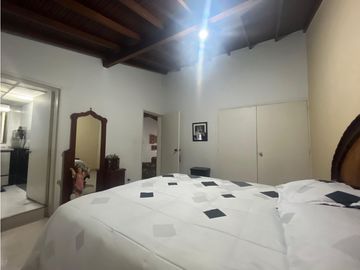 CASA EN VENTA UNIFAMILIAR  CON PISCINA EN EL VELODROMO.