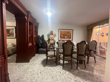 CASA EN VENTA UNIFAMILIAR  CON PISCINA EN EL VELODROMO.