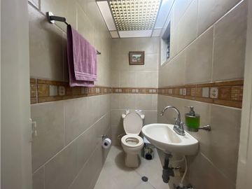CASA EN VENTA UNIFAMILIAR  CON PISCINA EN EL VELODROMO.