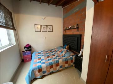 CASA UNIFAMILIAR EN VENTA - CARMEN DE VIBORAL- SAN FERNANDO.RANGO 2