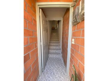 CASA UNIFAMILIAR EN VENTA - CARMEN DE VIBORAL- SAN FERNANDO.RANGO 2