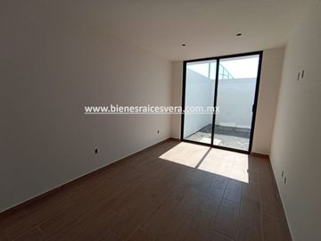 CASA EN VENTA EN TEQUISQUIAPAN BORDO BLANCO. VANE