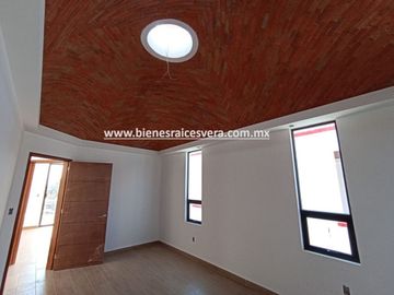 CASA EN VENTA EN TEQUISQUIAPAN BORDO BLANCO. VANE