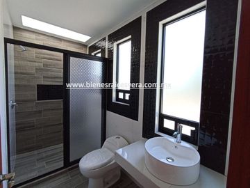 CASA EN VENTA EN TEQUISQUIAPAN BORDO BLANCO. VANE
