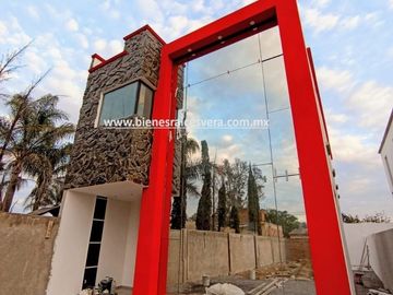 CASA EN VENTA EN TEQUISQUIAPAN BORDO BLANCO. VANE