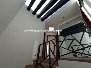 CASA EN VENTA EN TEQUISQUIAPAN BORDO BLANCO. VANE