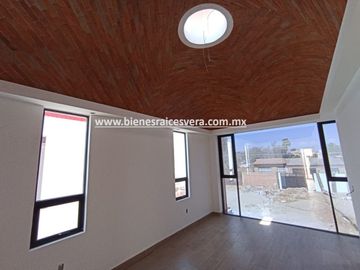 CASA EN VENTA EN TEQUISQUIAPAN BORDO BLANCO. VANE
