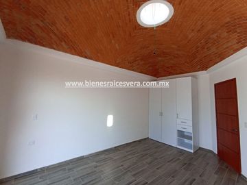 CASA EN VENTA EN TEQUISQUIAPAN BORDO BLANCO. VANE