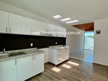 CASA EN VENTA EN TEQUISQUIAPAN BORDO BLANCO. Marga